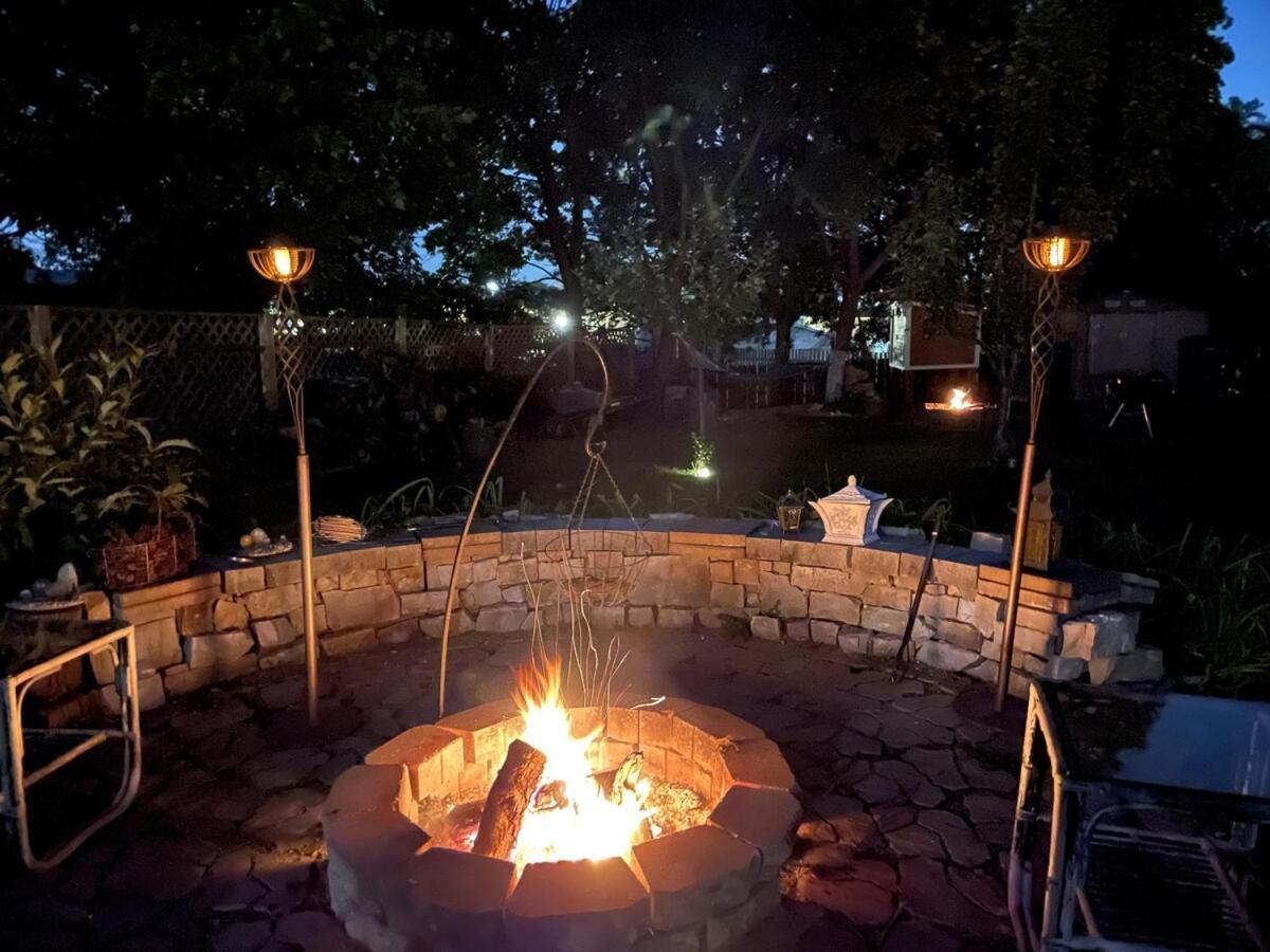 Schaumburg Paradise Oasis With A Secret Garden And Private Pool Eksteriør bilde