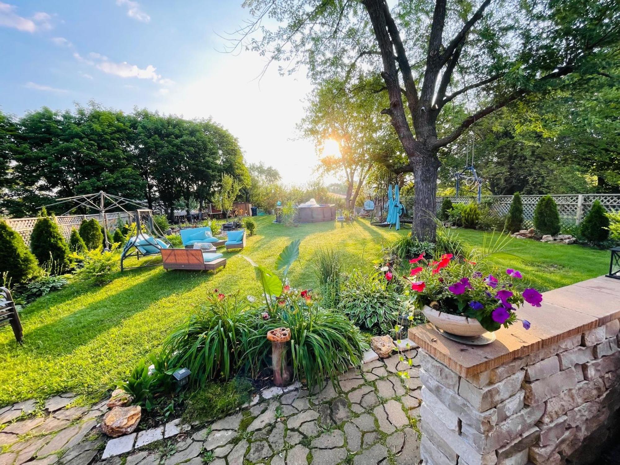 Schaumburg Paradise Oasis With A Secret Garden And Private Pool Eksteriør bilde